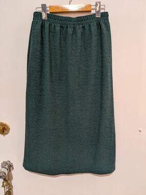 Weekenders Knit Midi Skirt In Dark Green, Size M